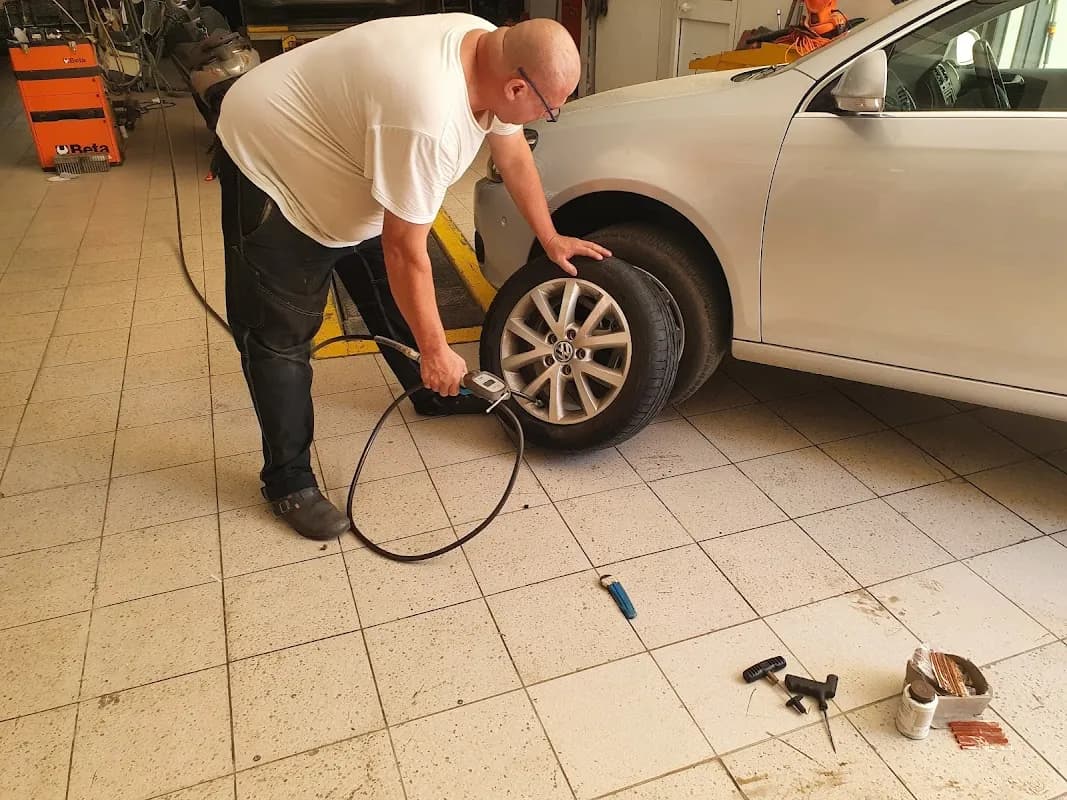 Autocarrozzeria Piazzetta - Immagine 1