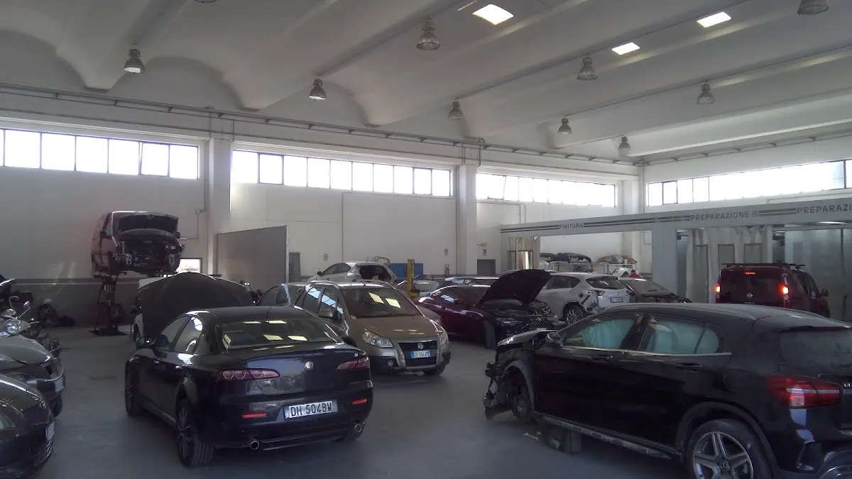 Autocarrozzeria Mediterranea Di Borzi' - Immagine 1