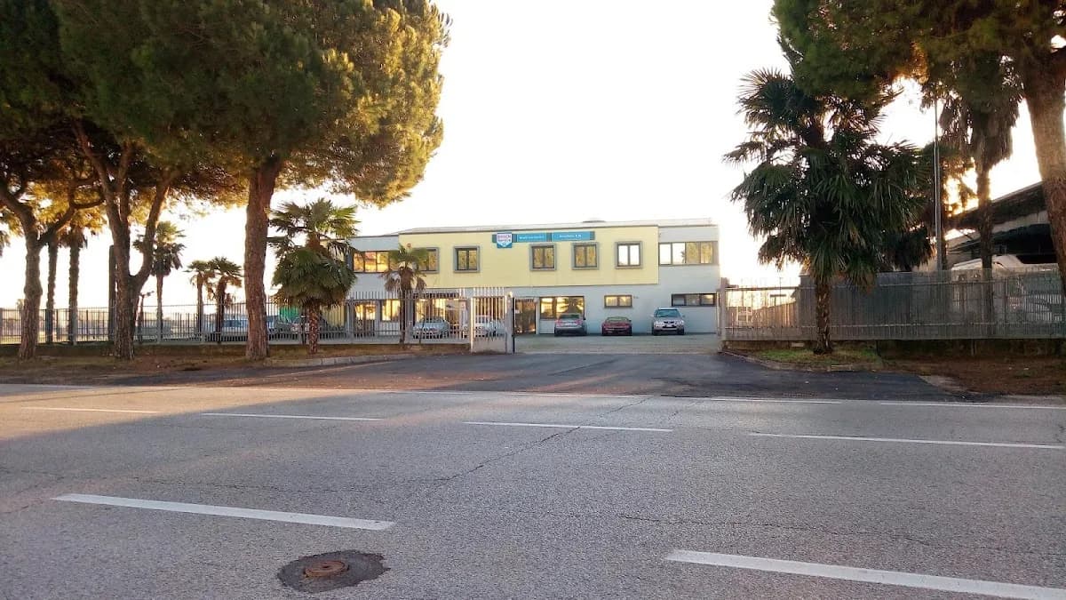 Autofficina B.M. di Bonello Moreno Castrol Service - Immagine 1