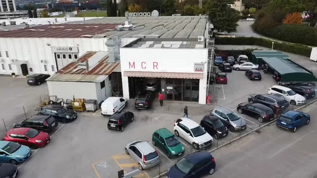 Autocarrozzeria M.C.R. - Immagine 1