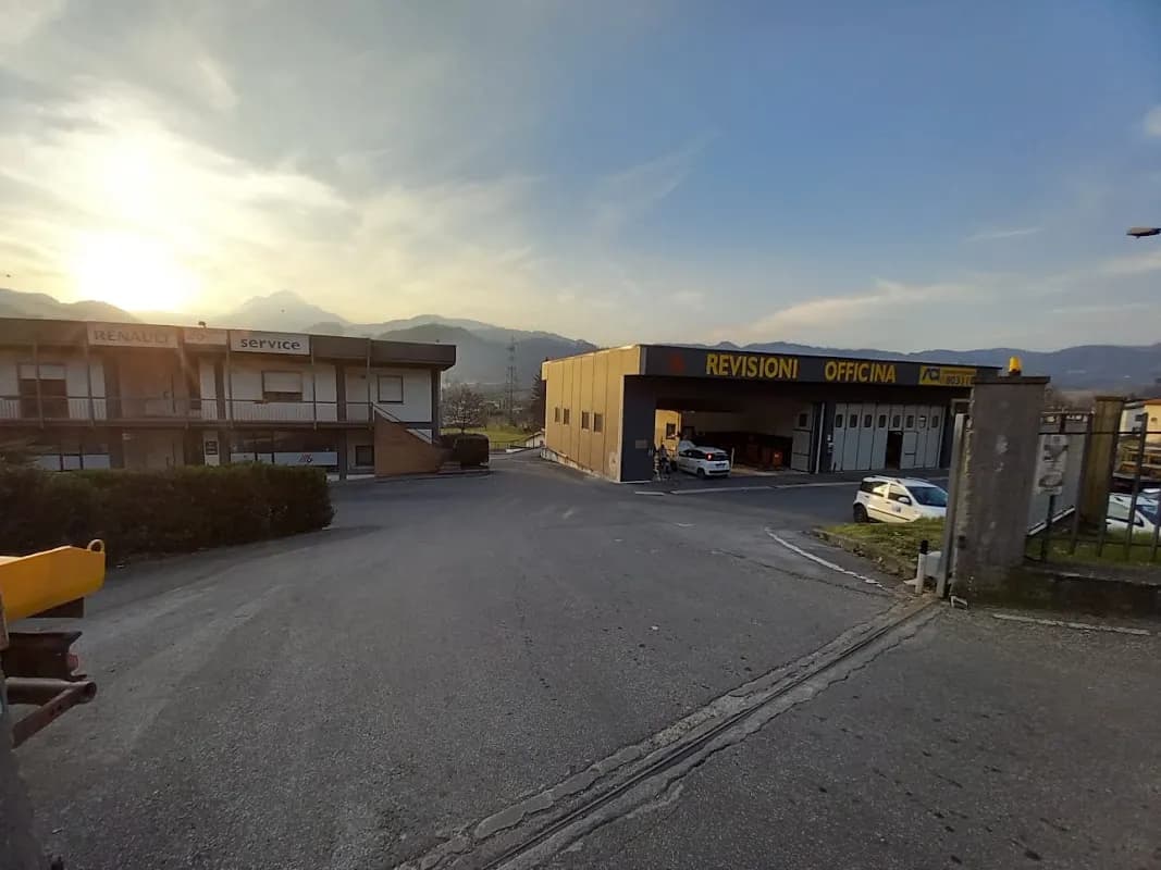 Autocarrozzeria Mologno Srl - Immagine 1