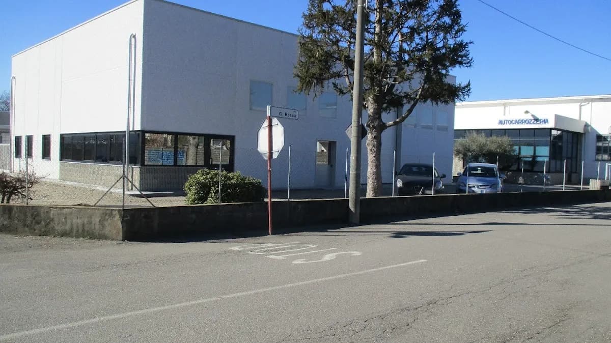 Bi.A.Car Snc CARROZZERIA OFFICINA GOMMISTA - Immagine 1
