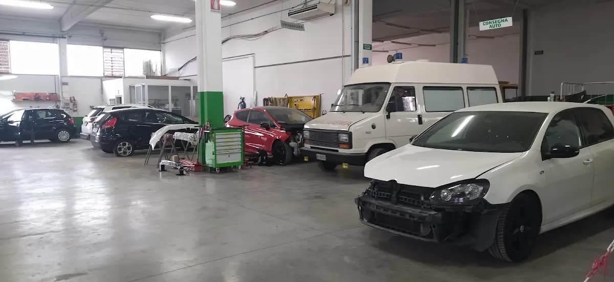 Autocarrozzeria Sivieri Sas - Immagine 1