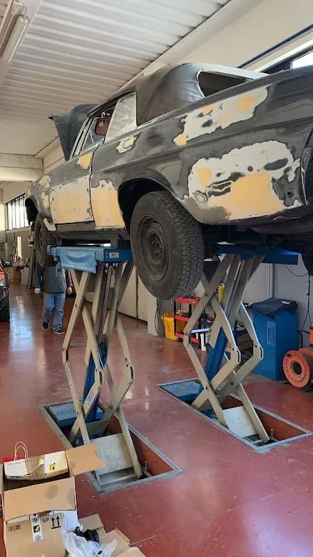 Autocarrozzeria F.Lli Carazzi S.N.C. - Immagine 1